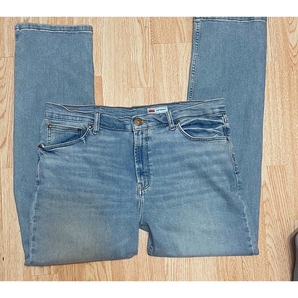 Wrangler 38x32 Slim Straight Jeans Mens Light Wash Stretch Denim